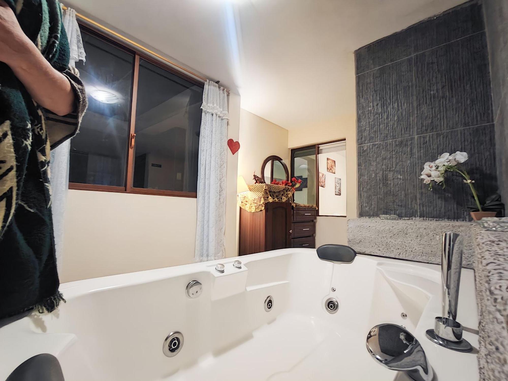 Turi Suite Con Jacuzzi, Centro De La Ciudad バーニョス エクステリア 写真